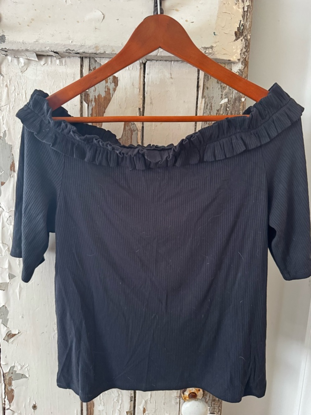 Ann Taylor Black Off-Shoulder Ruffle Ribbed Top - Picture 3 of 3